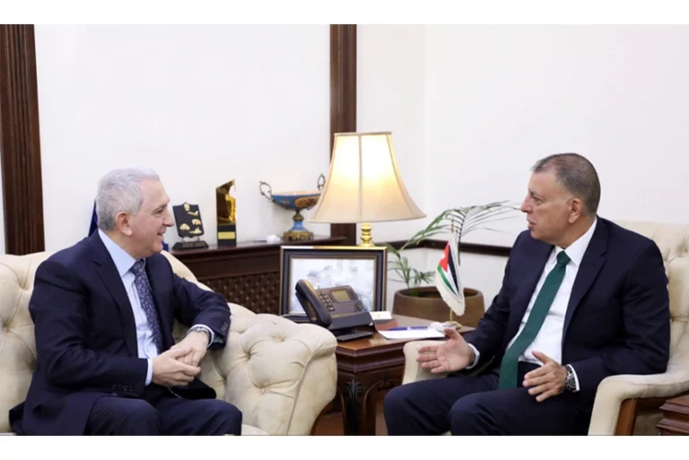 AFs50ya9RYTjZFOBclx6UOOLcEDlRDq1nc7J8A2t_825